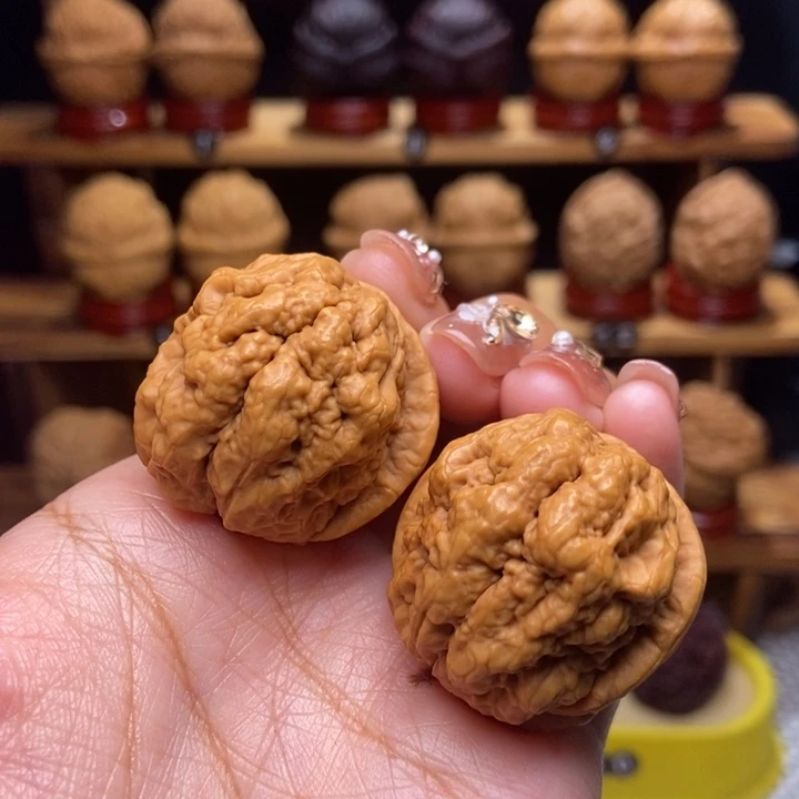 文玩核桃吊坠血舍利8