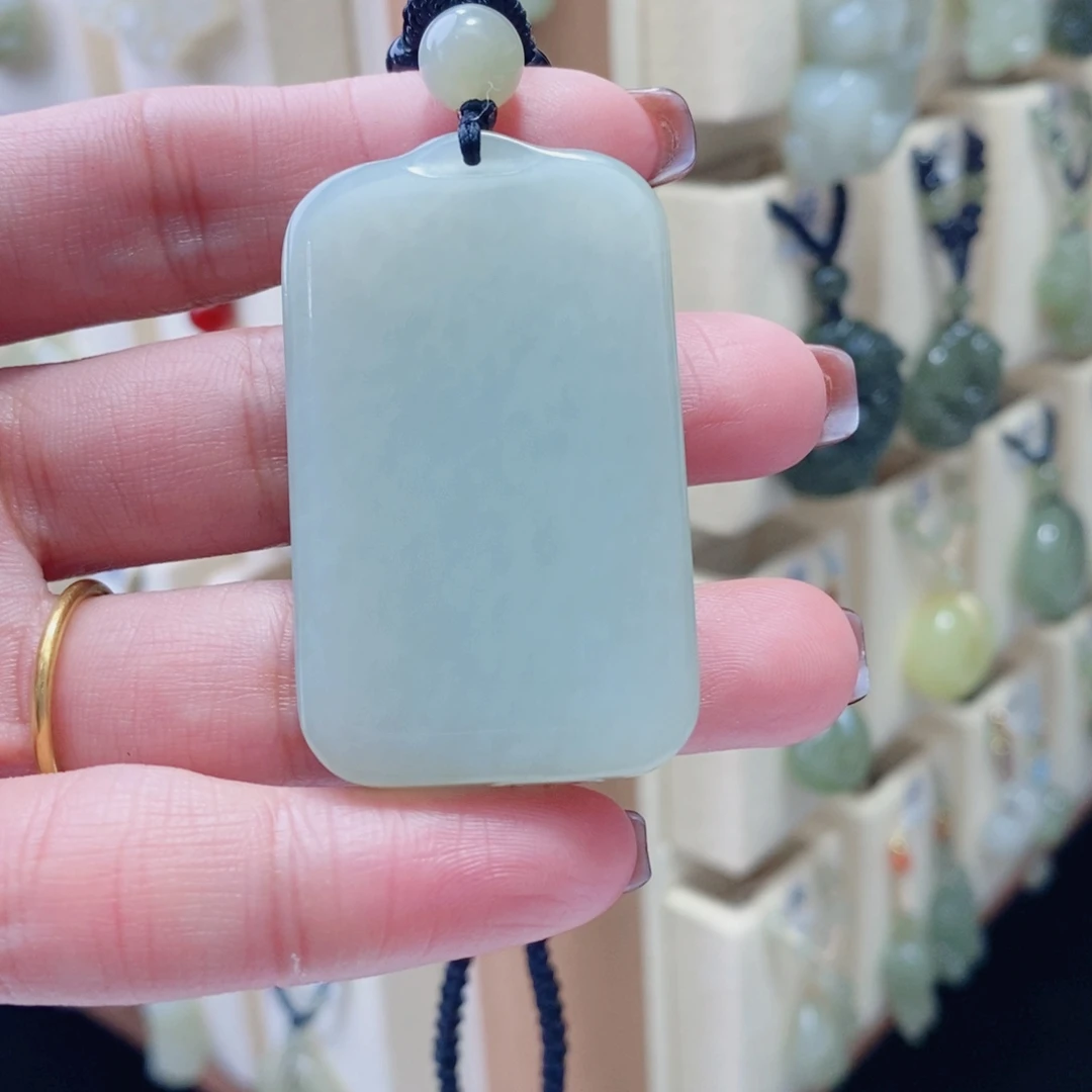 最***人和田玉未镶嵌颈饰