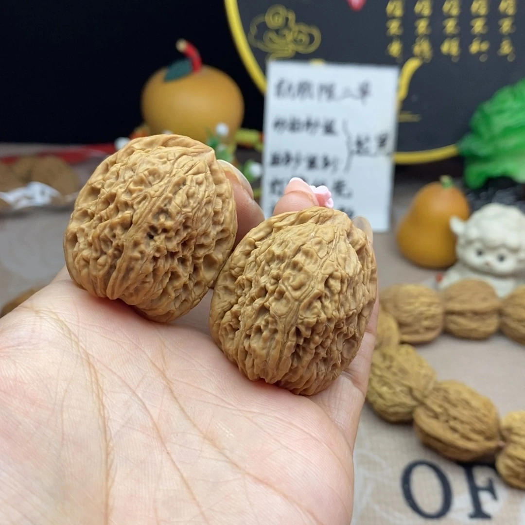 睦***米文玩核桃吊坠南疆