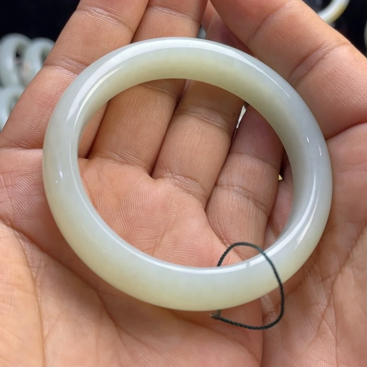 【闪购商品】未镶嵌手镯和田玉