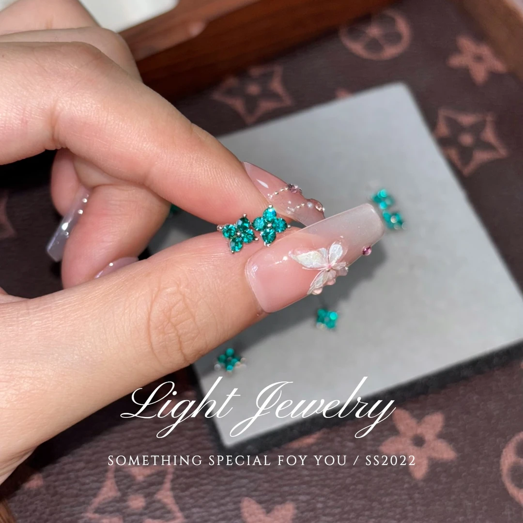 铜合金合成锆石耳饰 耳钉高级感氛围感配饰耳饰ins小饰品 四叶草