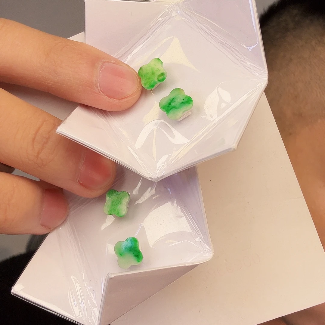 翡翠未镶嵌颈饰一对裸石