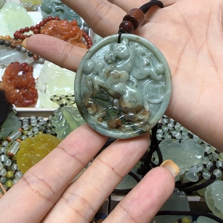 蛇纹石玉未镶嵌吊坠