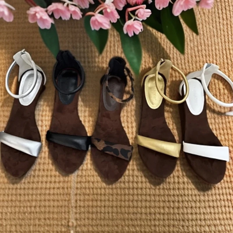 法式低跟金色凉鞋女夏2025新款设计感豹纹露趾百搭一字扣带罗马鞋