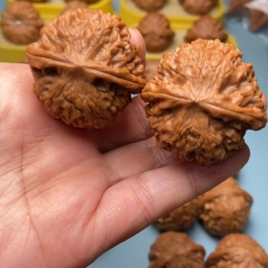 文玩核桃吊坠龙眼全品 37