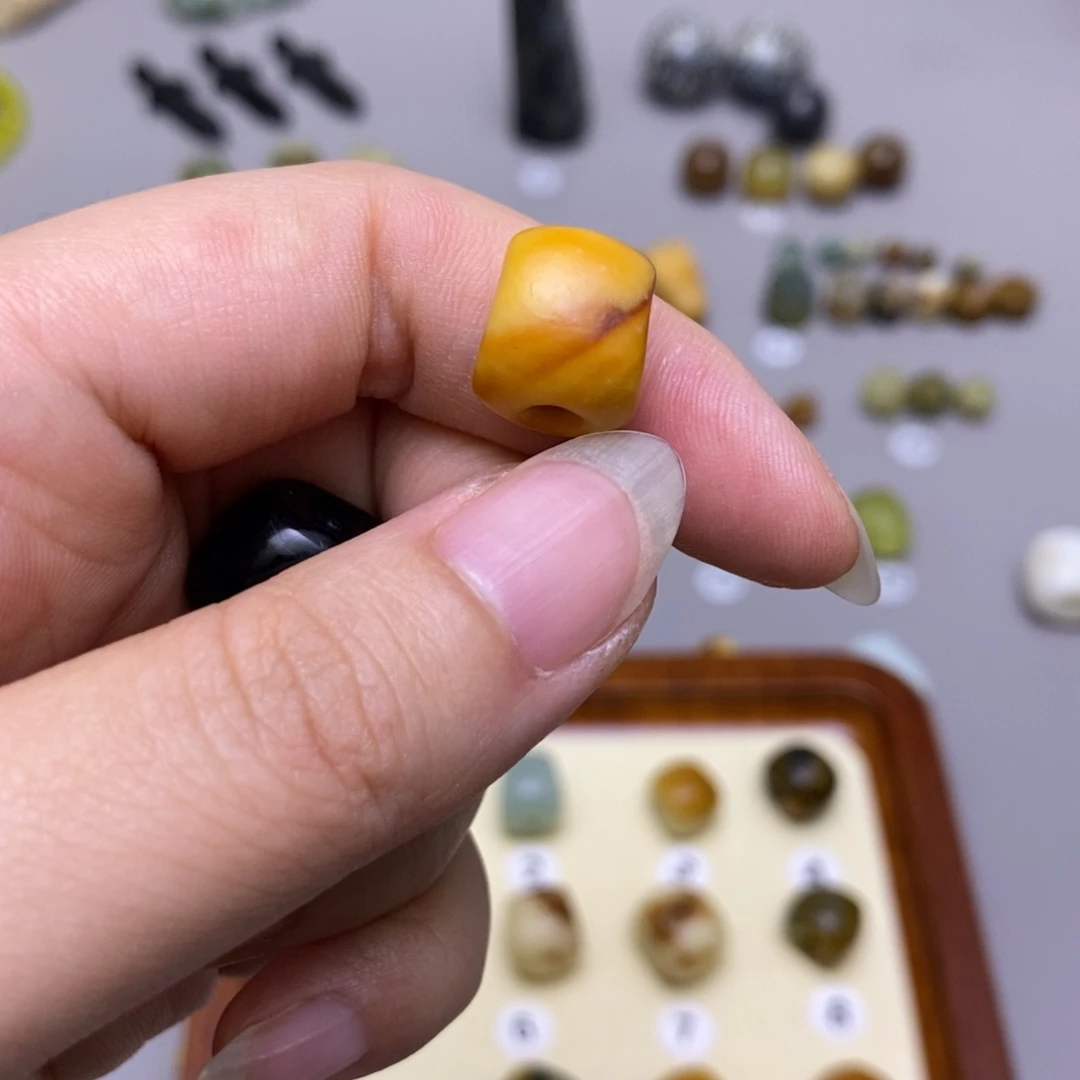 七***光蛇纹石玉未镶嵌配饰