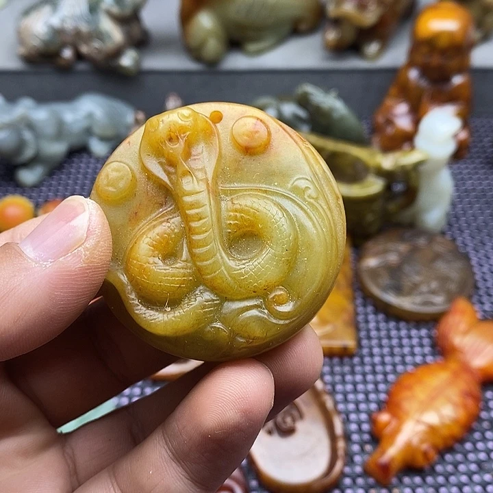 蛇纹石玉未镶嵌颈饰