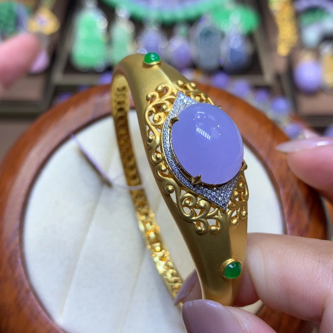 翡翠18K金镶嵌颈饰