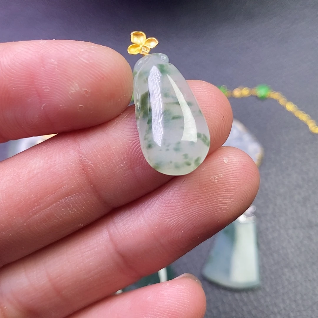 颈饰18K金镶嵌翡翠