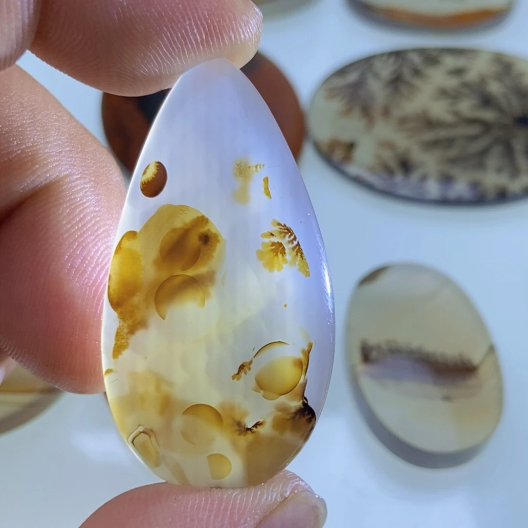 【闪购商品】未镶嵌颈饰玛瑙/玉髓麦***嘟