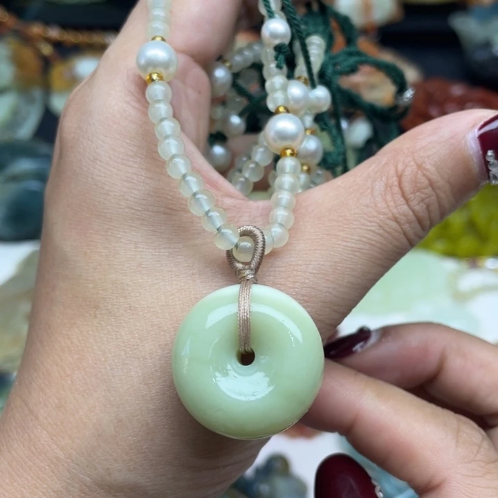 蛇纹石玉未镶嵌颈饰