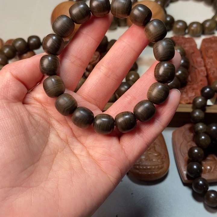 六***爷檀香木老山檀香水阴沉1.2*12，奶香