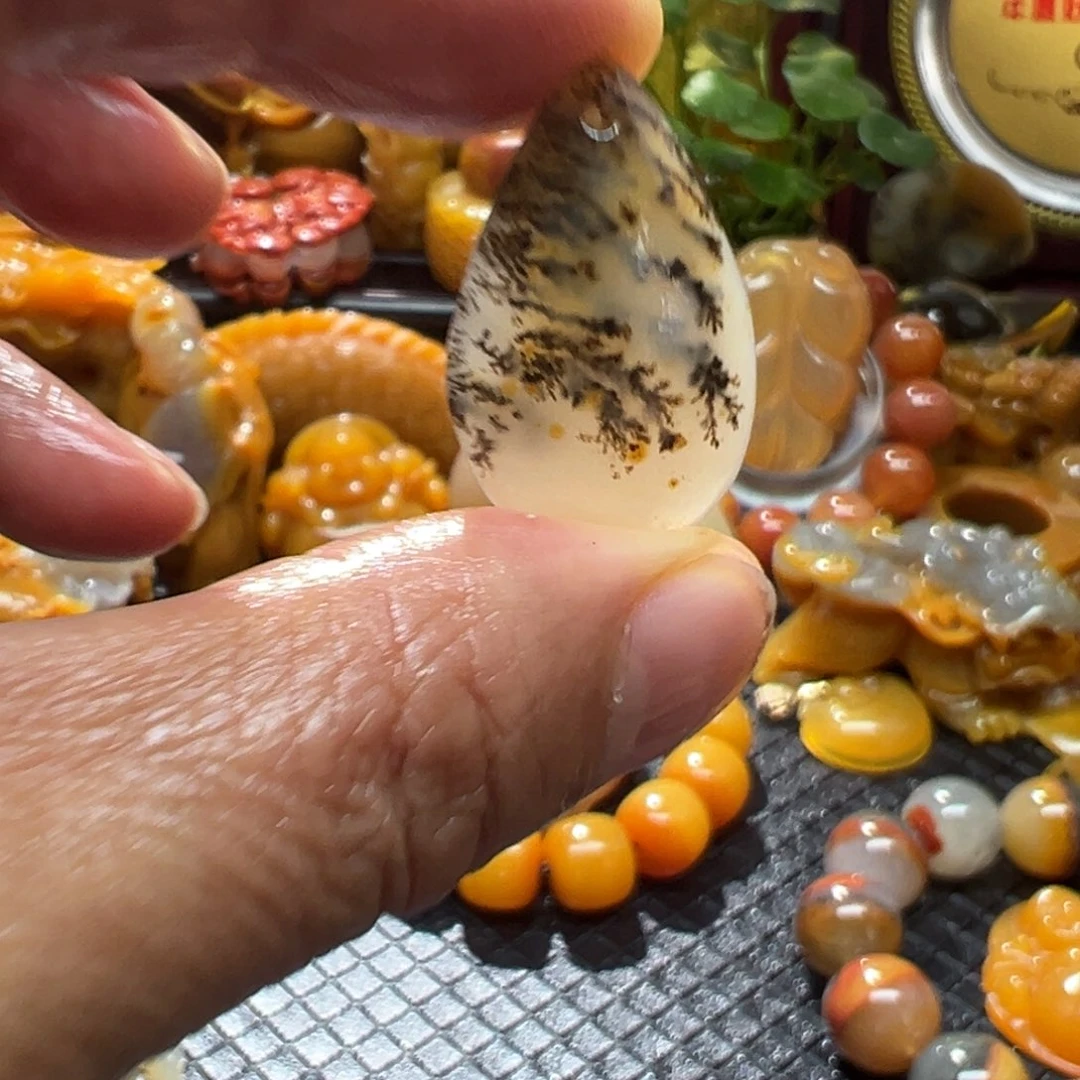 石英质玉未镶嵌颈饰