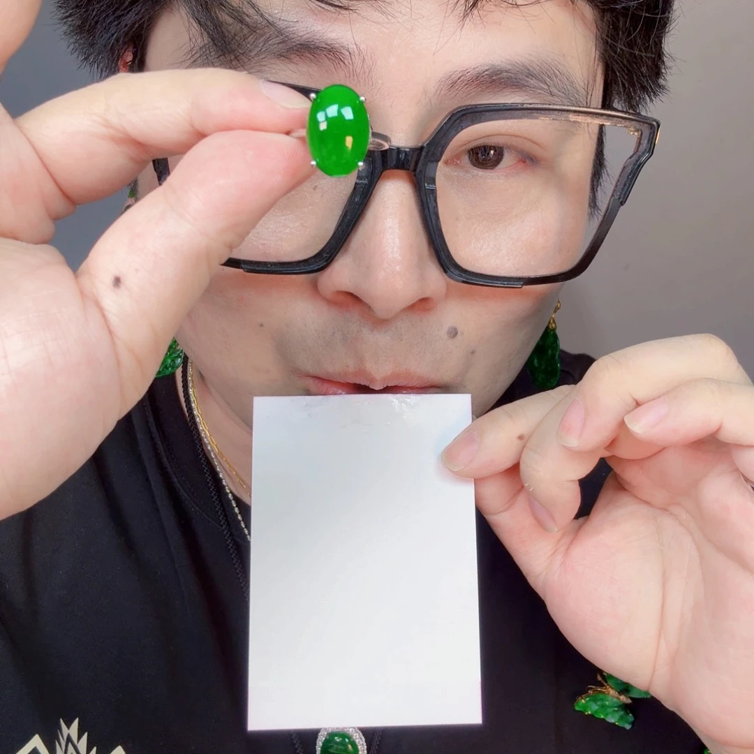 翡翠未镶嵌颈饰丹*一件