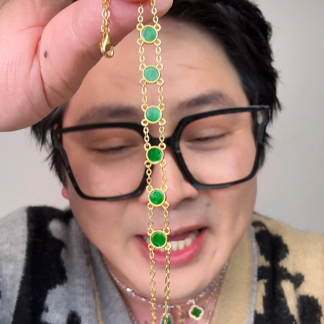 翡翠未镶嵌颈饰一件