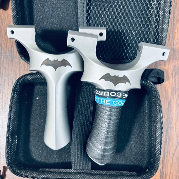 新款不锈钢反曲蝙蝠8020 9025龙齿暗扣玩具弹弓比赛体育竞技