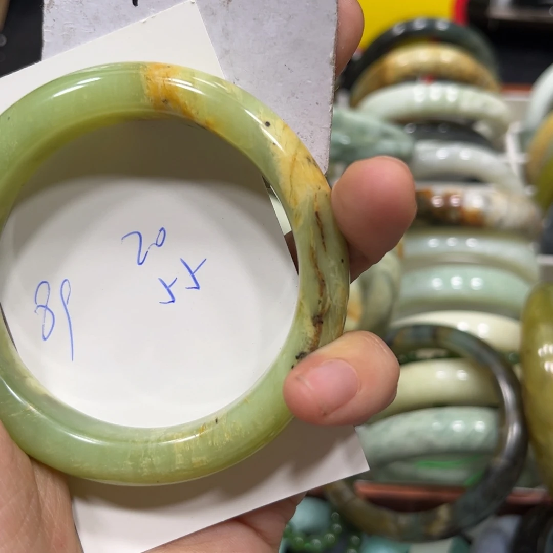 蛇纹石玉手镯未镶嵌穷****.