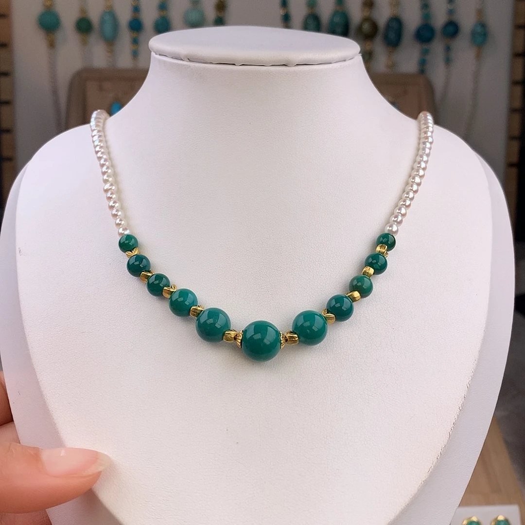 杨***杨绿松石未镶嵌项链