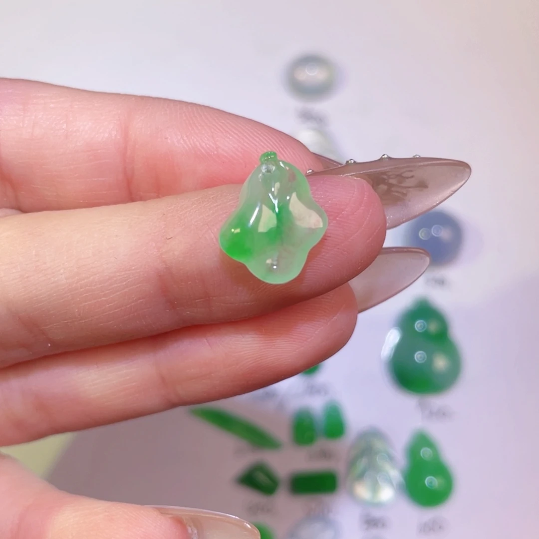 翡翠未镶嵌颈饰裸石