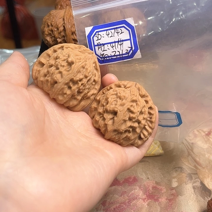 文玩核桃吊坠陈*白狮子有黄不修