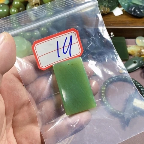 未镶嵌蛇纹石玉颈饰