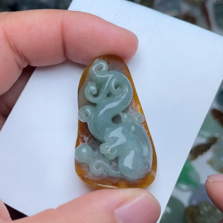 翡翠未镶嵌颈饰仿古龙