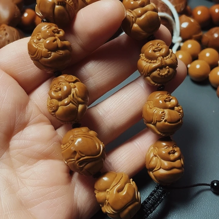 胖弥勒，橄榄核雕工艺