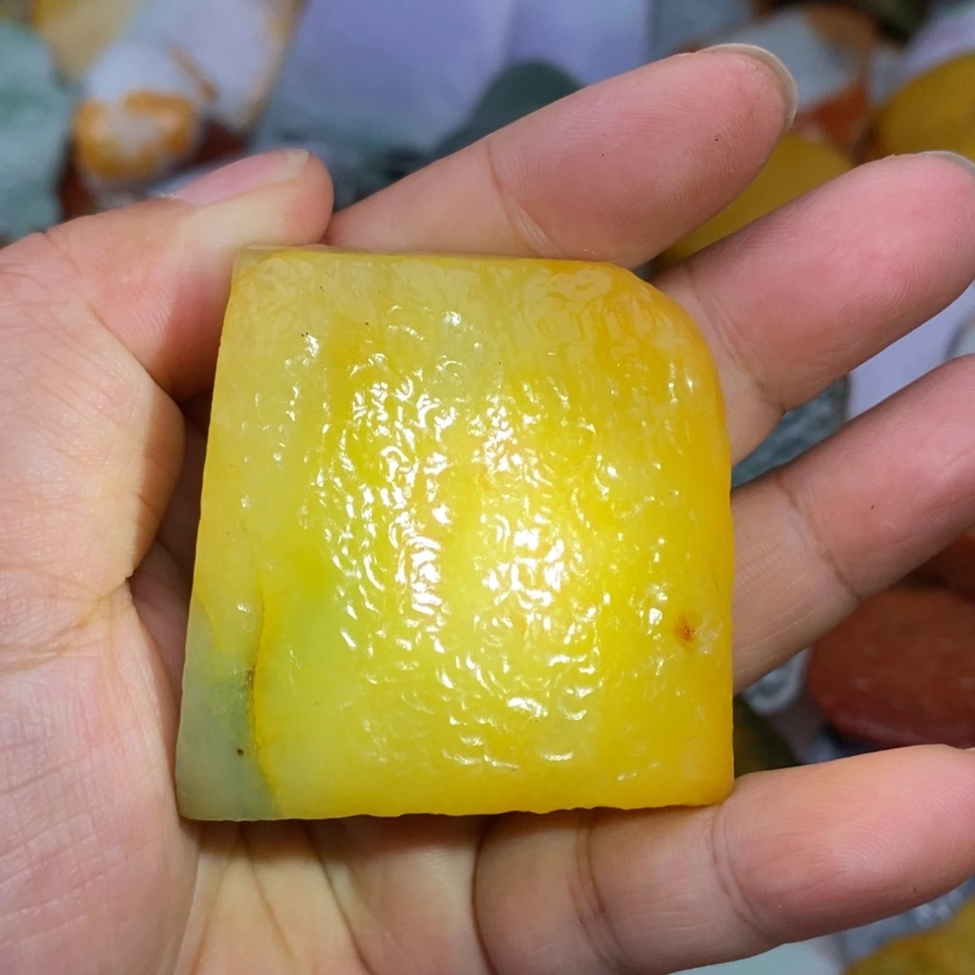 翡翠挂件未镶嵌缅甸的