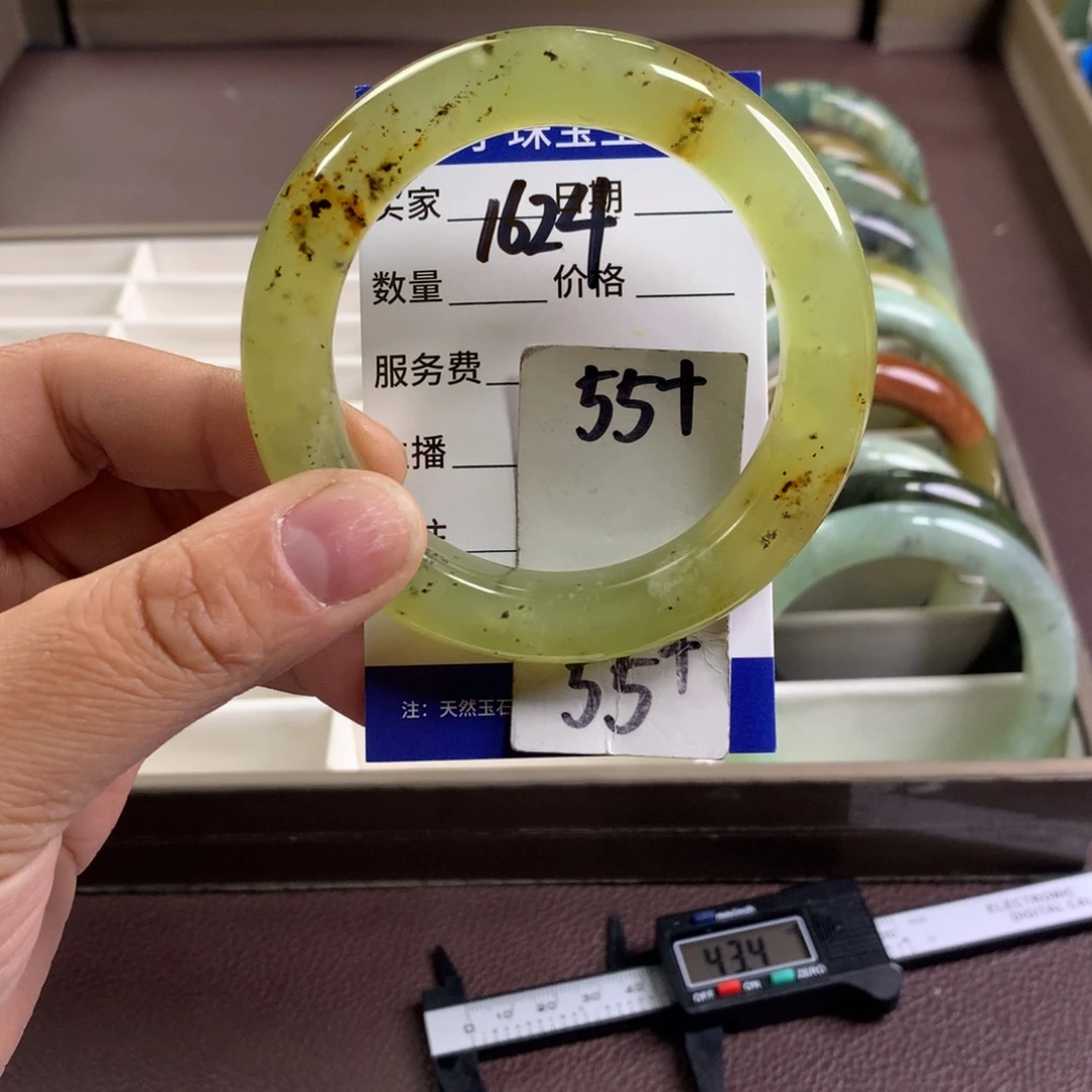 蛇纹石玉未镶嵌手镯1624