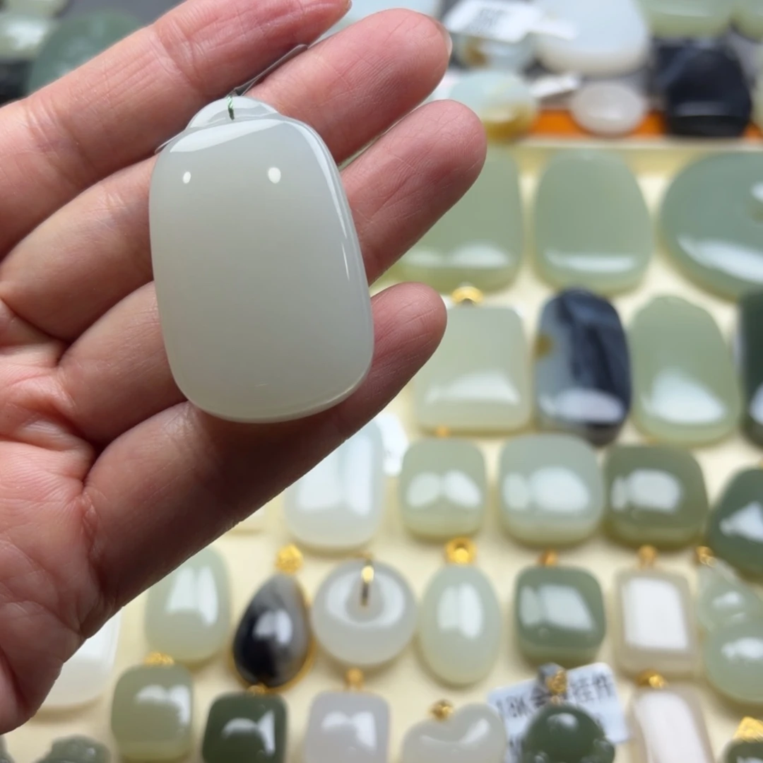 和田玉未镶嵌颈饰