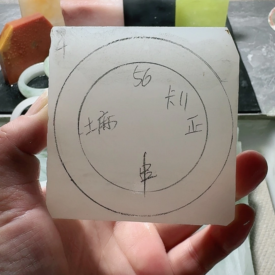 定制石英质玉（天山翠）士**?