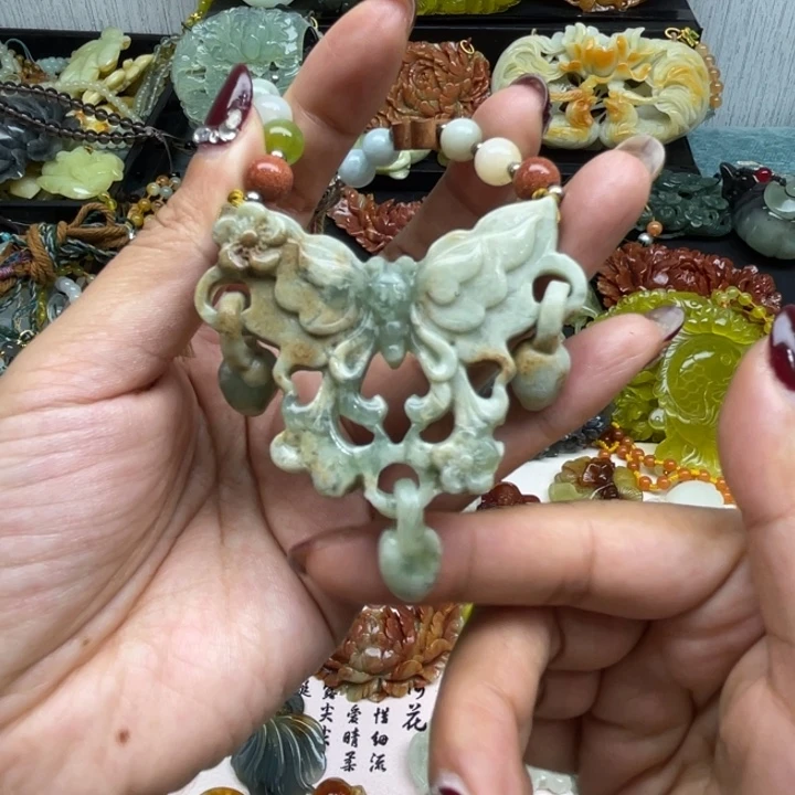 蛇纹石玉未镶嵌颈饰