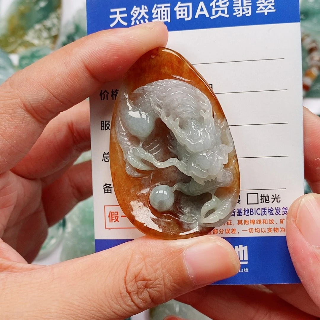 翡翠未镶嵌颈饰龙