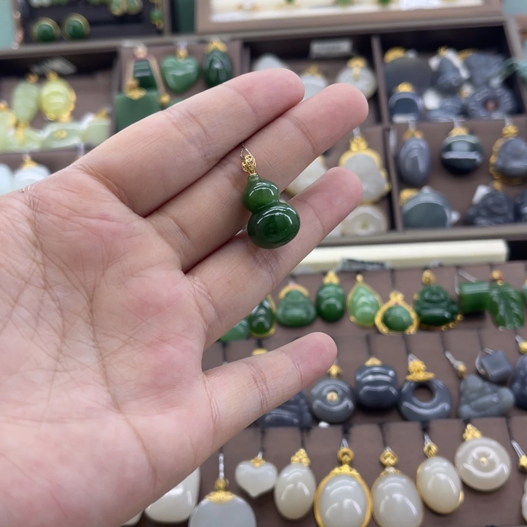 和田玉18K金镶嵌吊坠(赠链)