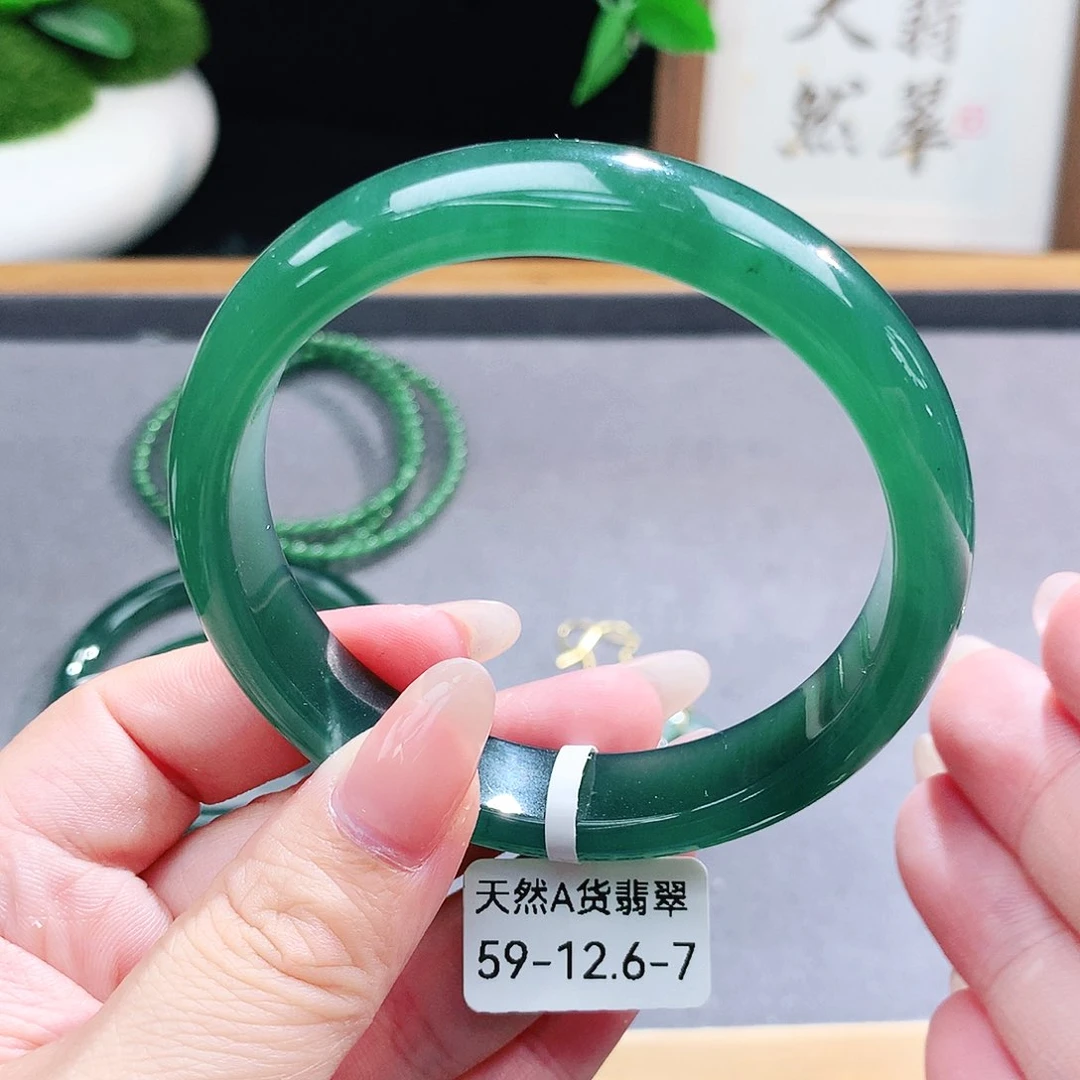 翡翠手镯（圆镯）未镶嵌