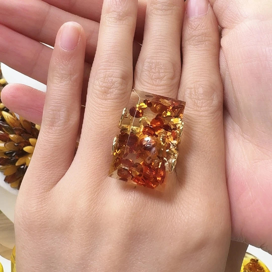 琥珀未镶嵌颈饰戒指