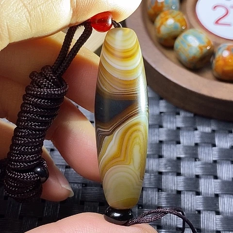 未镶嵌颈饰玛瑙/玉髓心**树