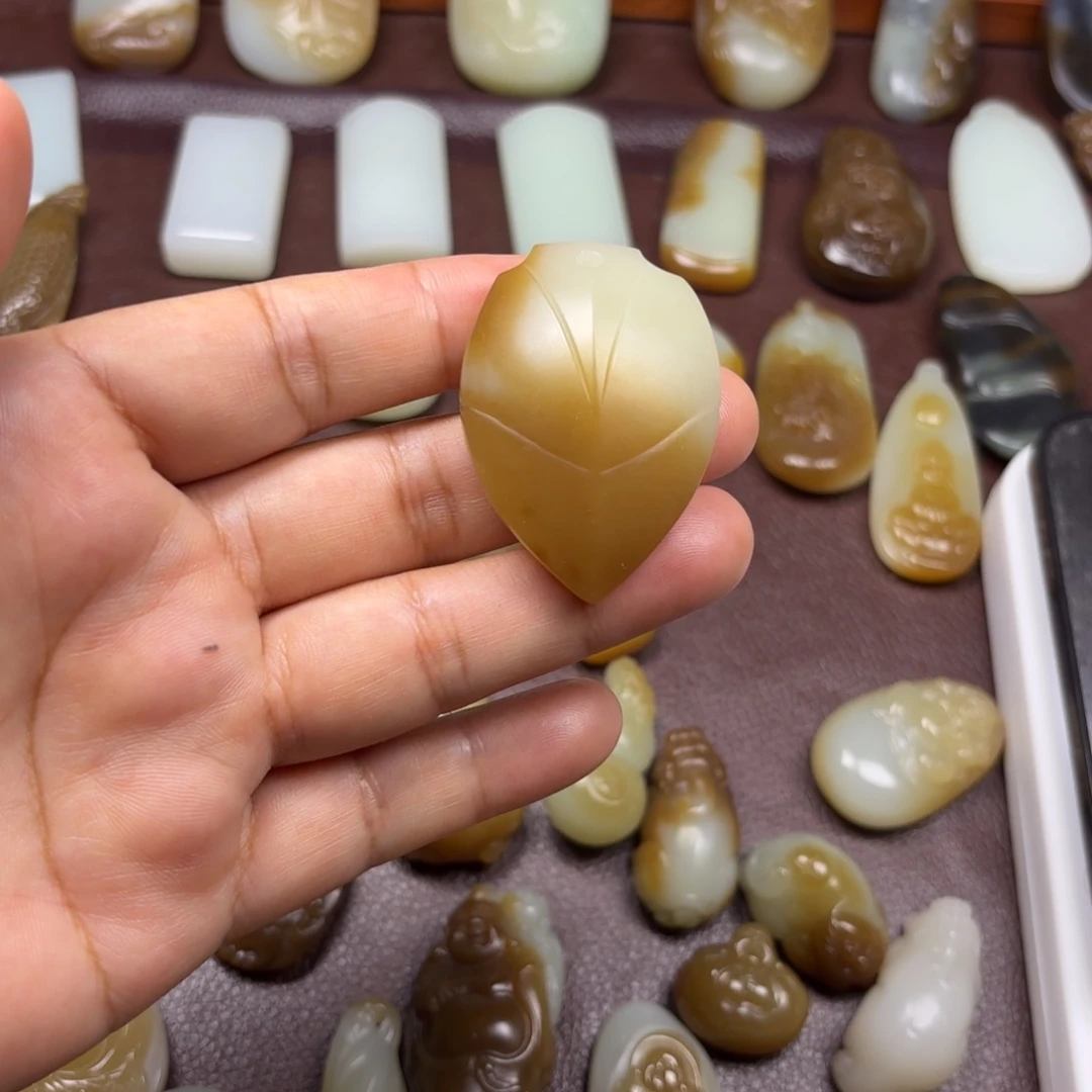 和田玉（糖玉）未镶嵌颈饰