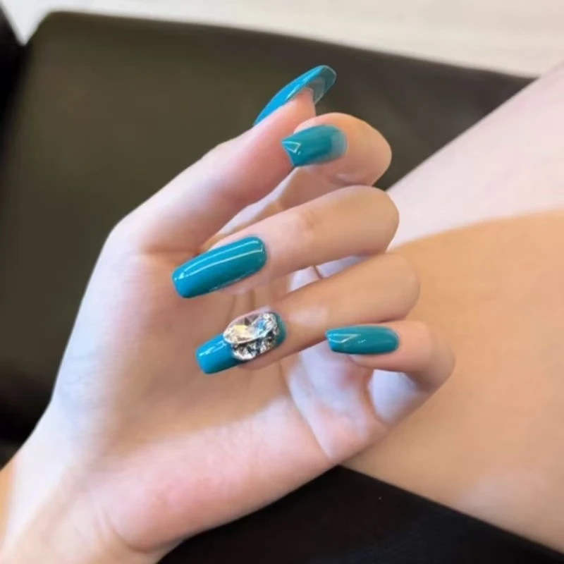 2025年秋冬纯色爆款显白中长款美甲纯手工穿戴甲私人定制百搭美甲