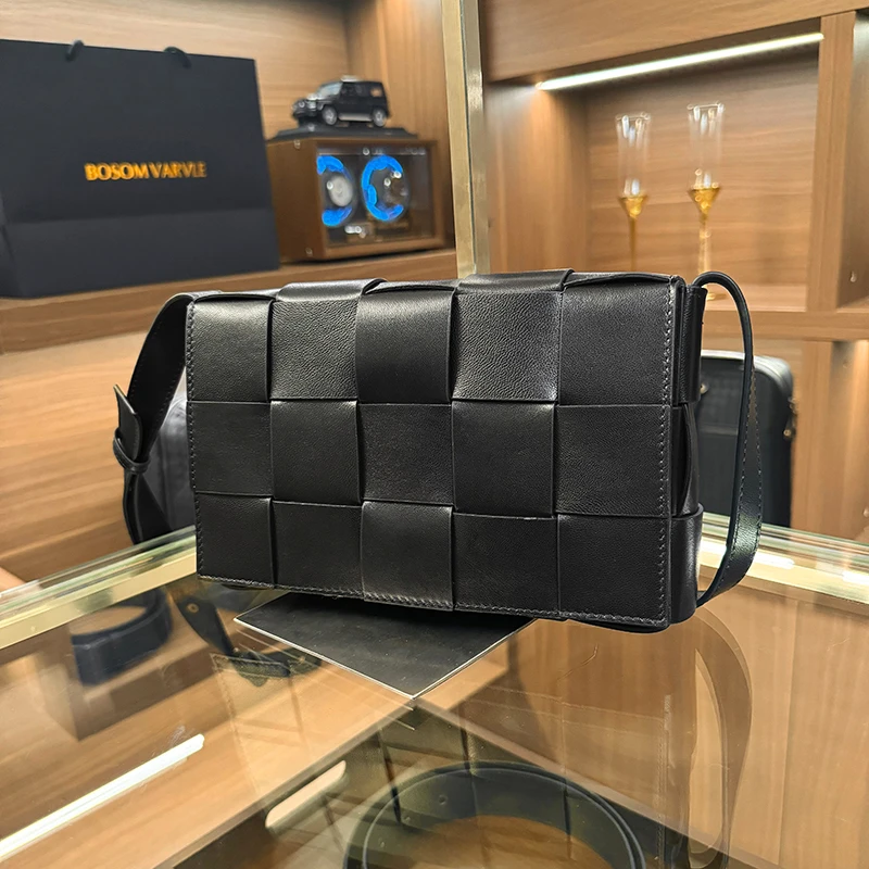 BV男士单肩斜挎包休闲男款时尚潮牌格子真皮手工编织横款小方包男