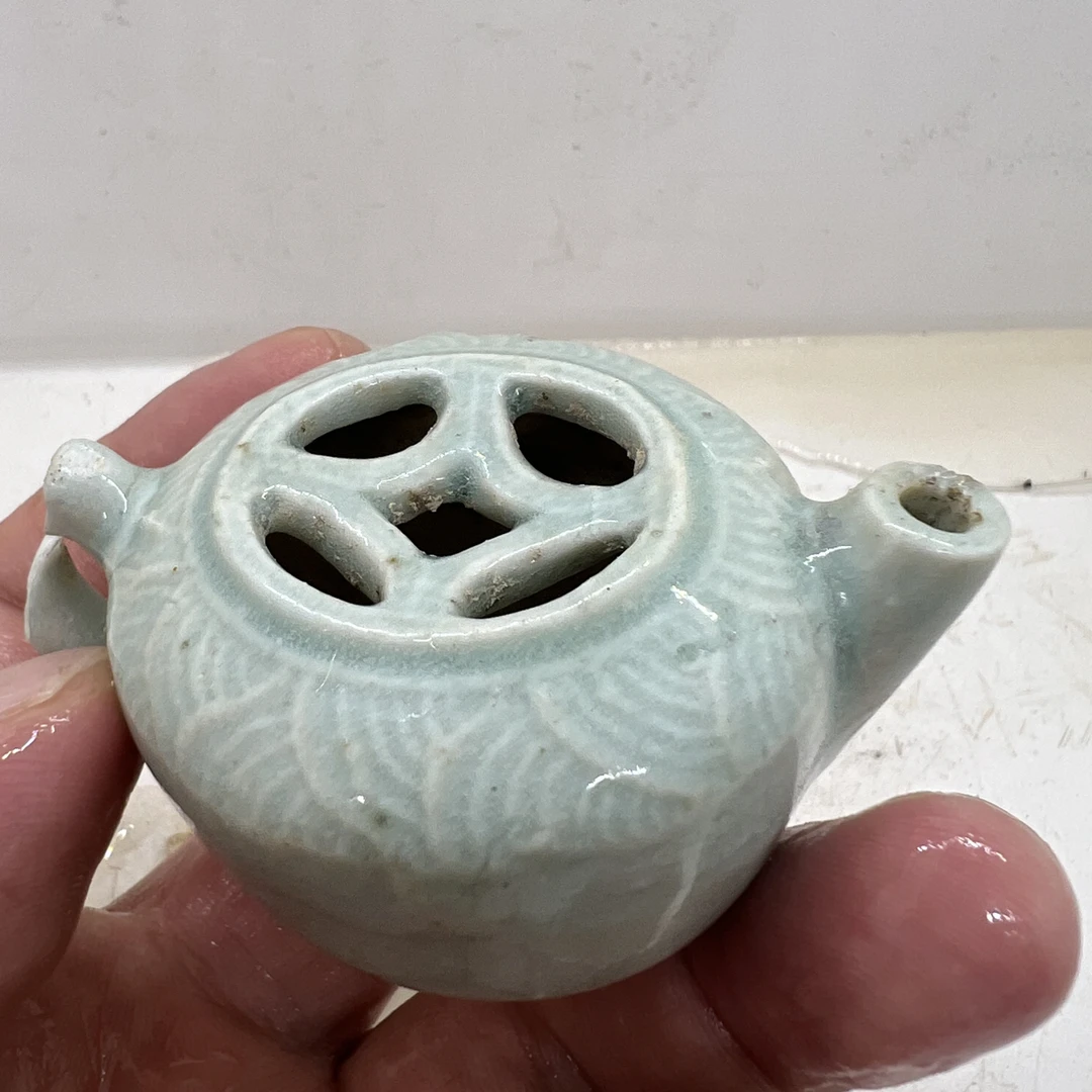 白釉铜钱纹文房水滴