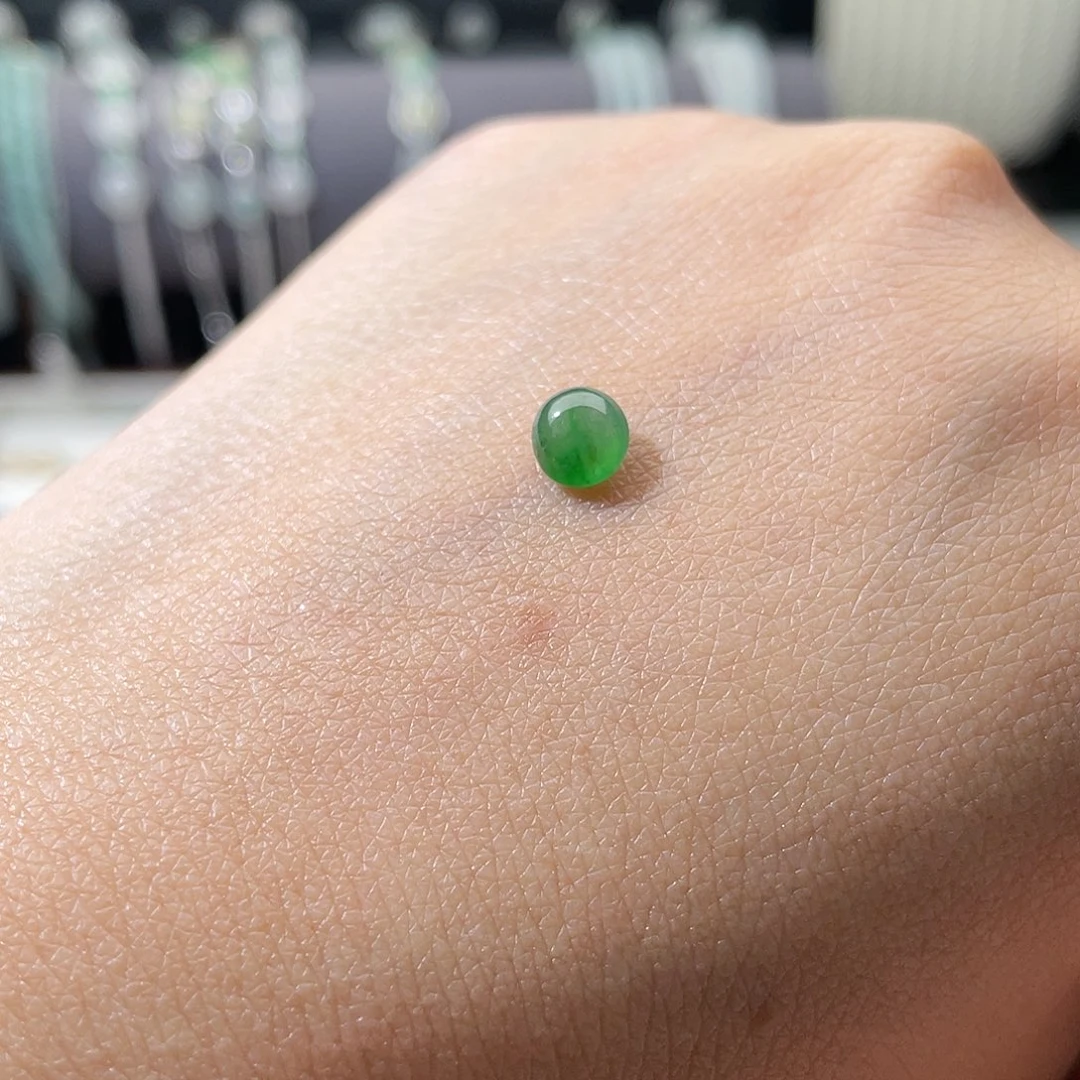 翡翠颈饰未镶嵌完*翡翠