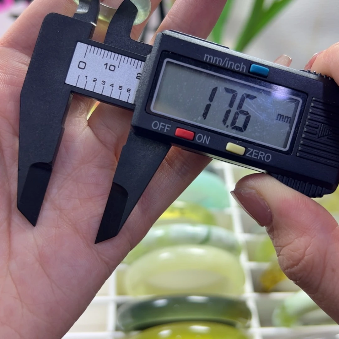 蛇纹石玉未镶嵌手镯391