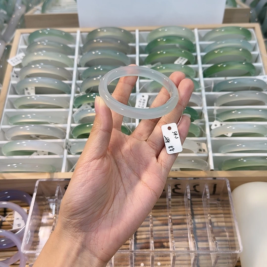 玛瑙/玉髓未镶嵌手镯圈口54.3