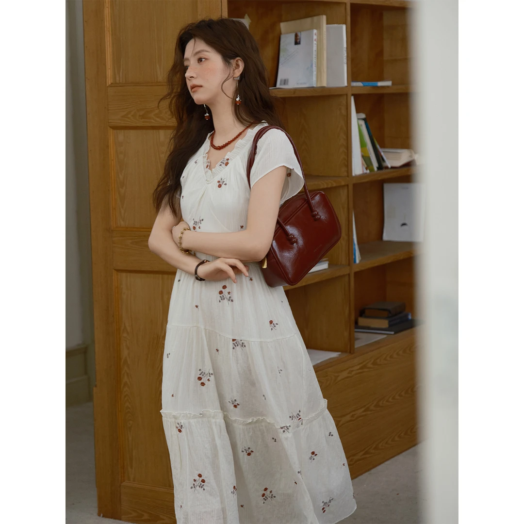 谜秀V领绣花连衣裙女2025夏季收腰蕾丝拼接设计感长裙显瘦裙子