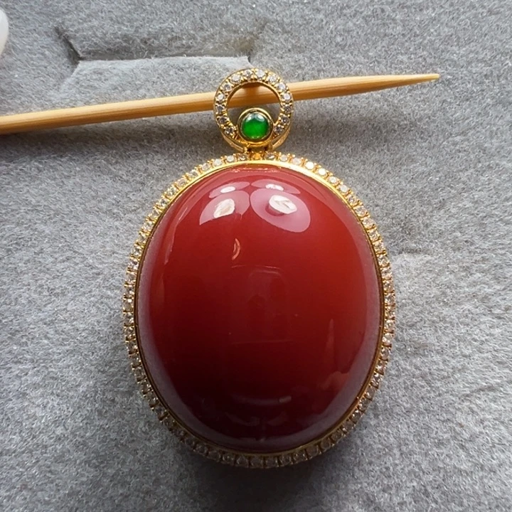 南红玛瑙18K金镶嵌吊坠