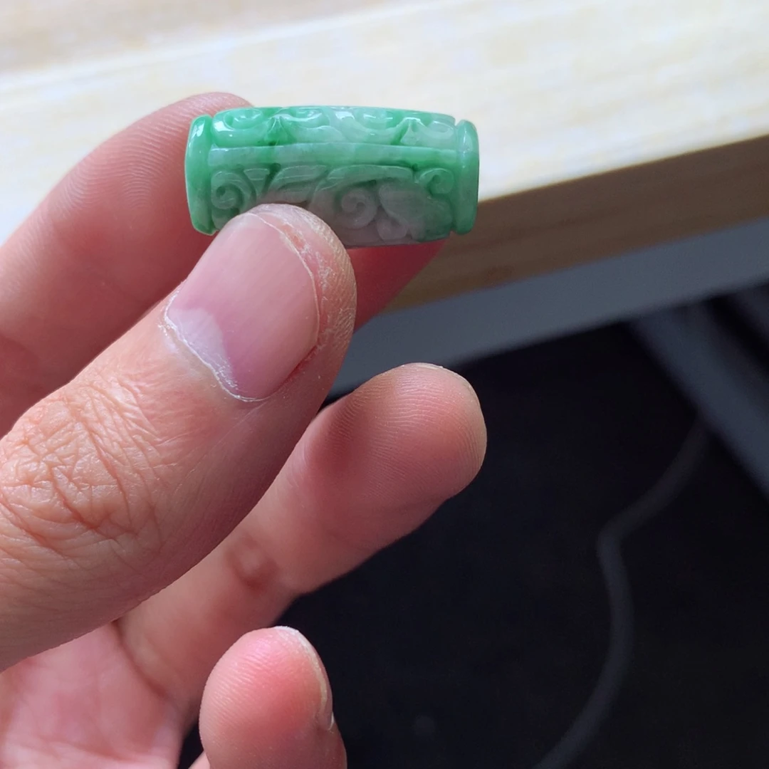 翡翠颈饰未镶嵌赵*鱼吊坠