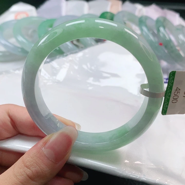 翡翠手镯未镶嵌57圈