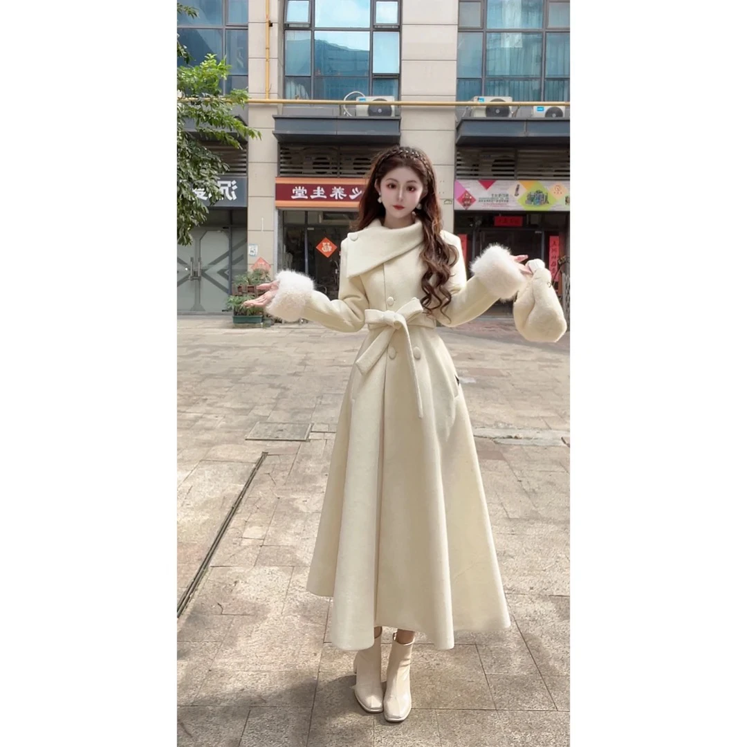米兰洋装-重工大裙摆加厚收腰绵羊毛大衣