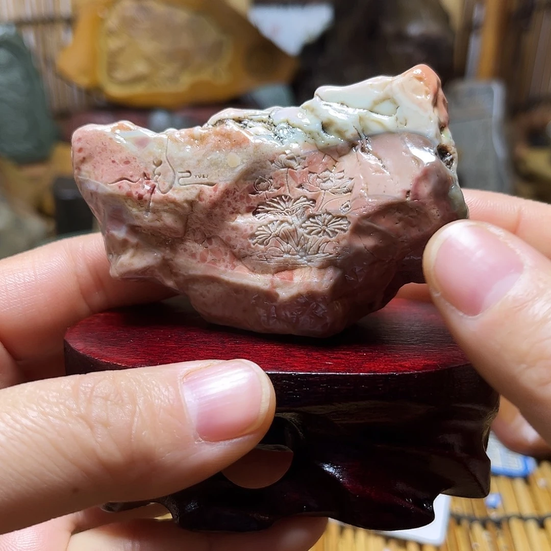 新疆原石雕刻手把件